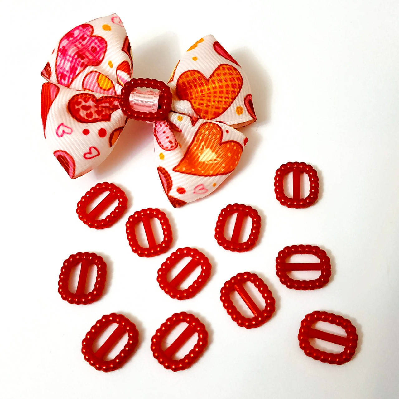 

Декоративная пряжка жемчужная (пластик) 1,0*1,2 см