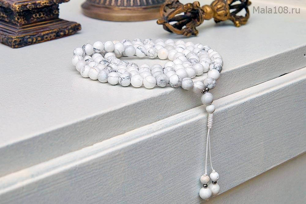 

Чётки из натурального камня Кахолонг 108 бусин по 8 мм, Белый