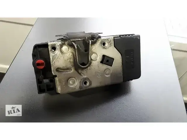 

Замок сдвижной боковой правой двери электрический Renault Trafic 8200008463 911662622