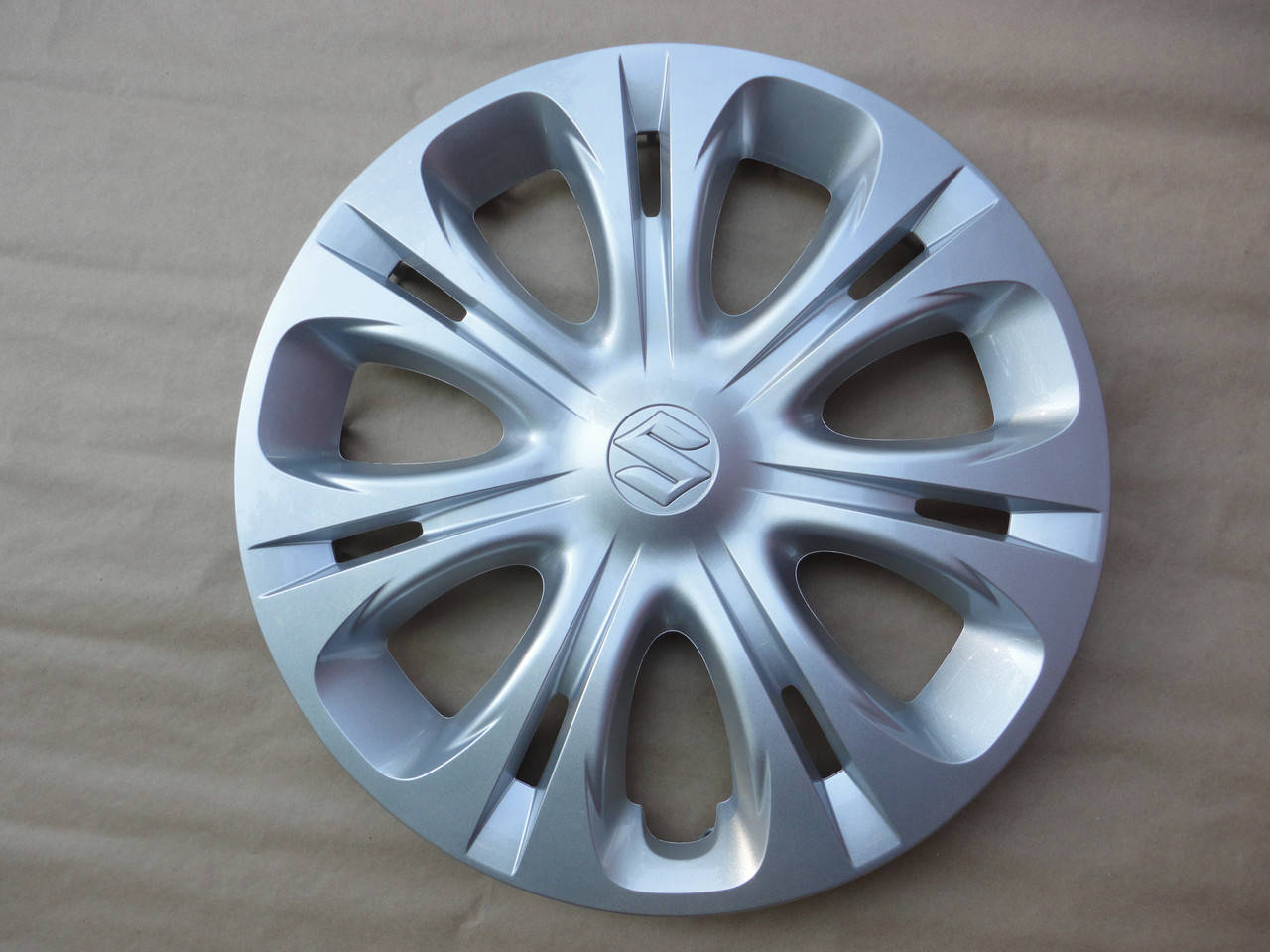 

Оригинальные колпаки Suzuki Vitara (Сузуки Витара) R16 Оригинал 43250-54POO