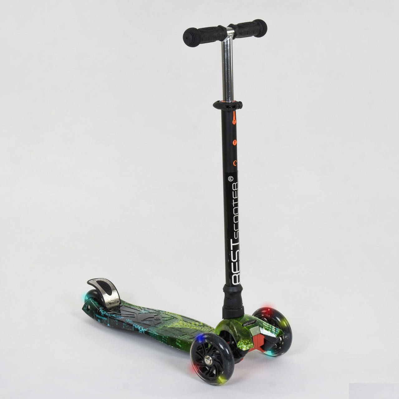 

Самокат MAXI Best Scooter 4 колеса свет 60кг Темно-зеленый Snake от 2 лет (113-87249)