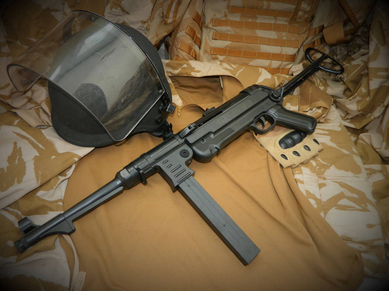

Автомат игрушечный MP40 на пластиковых шариках "Шмайсер", Черный