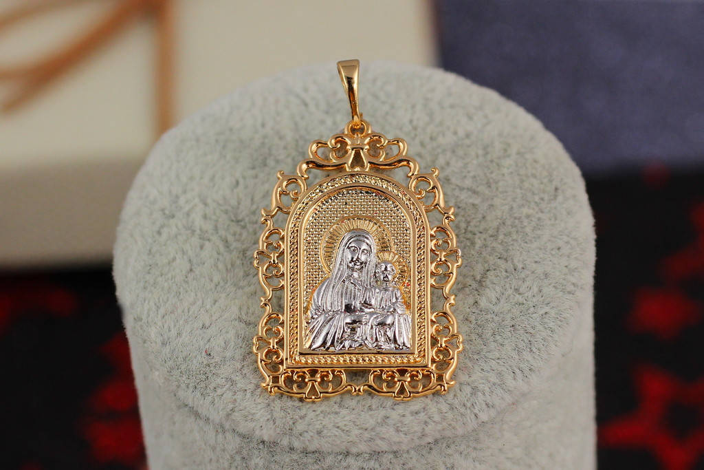 

Ладанка Xuping Jewelry ажурная арка Богородица с младенцем 3 см комбинированная