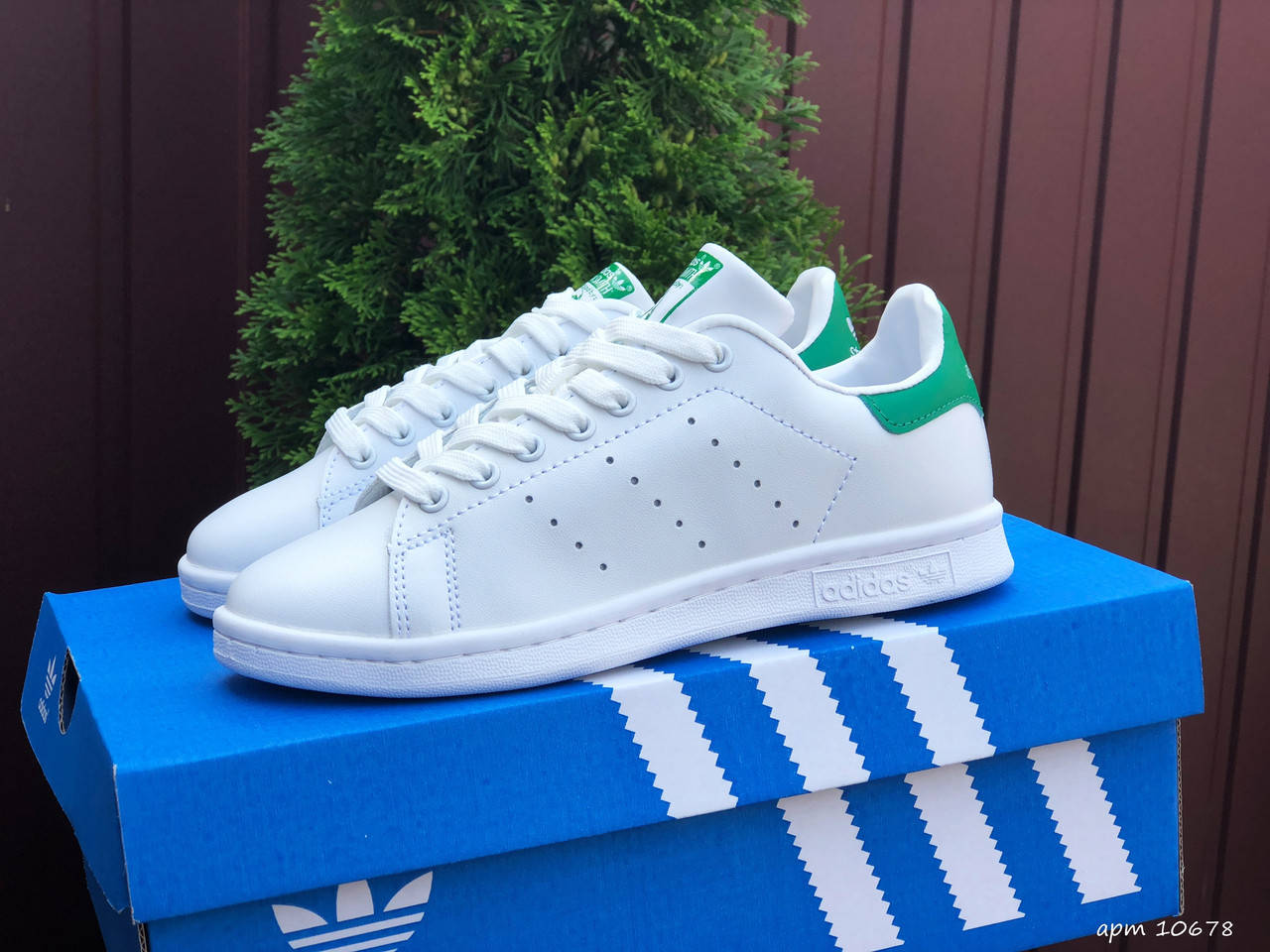 

Женские кожаные кеды Adidas Stan Smith белые с зеленым, Белый