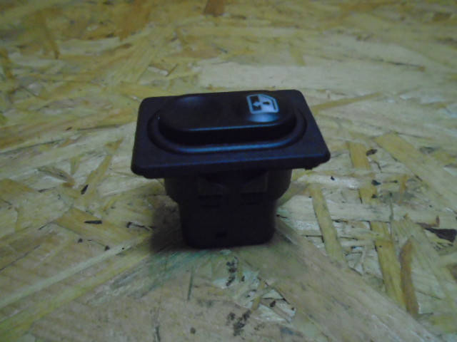 

Кнопка стеклоподъемника универсальная ВАЗ, ГАЗ (с рамкой)