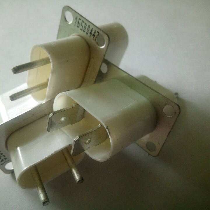 

Проходной конденсатор анодной цепи магнетрона