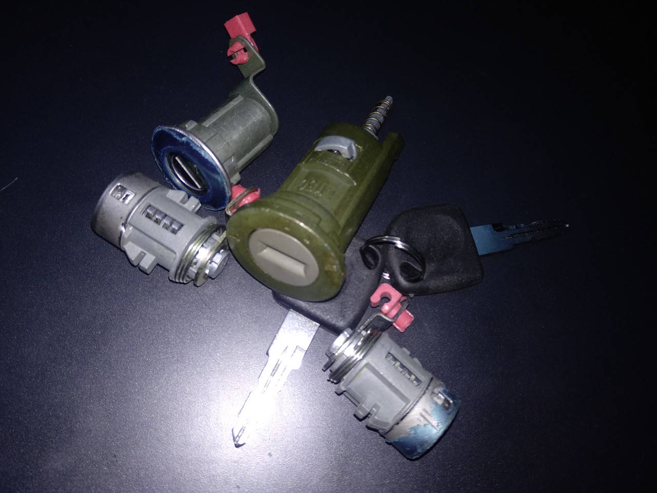 

Комплект личинок замков+замок зажигания+замок багажника Матиз grog