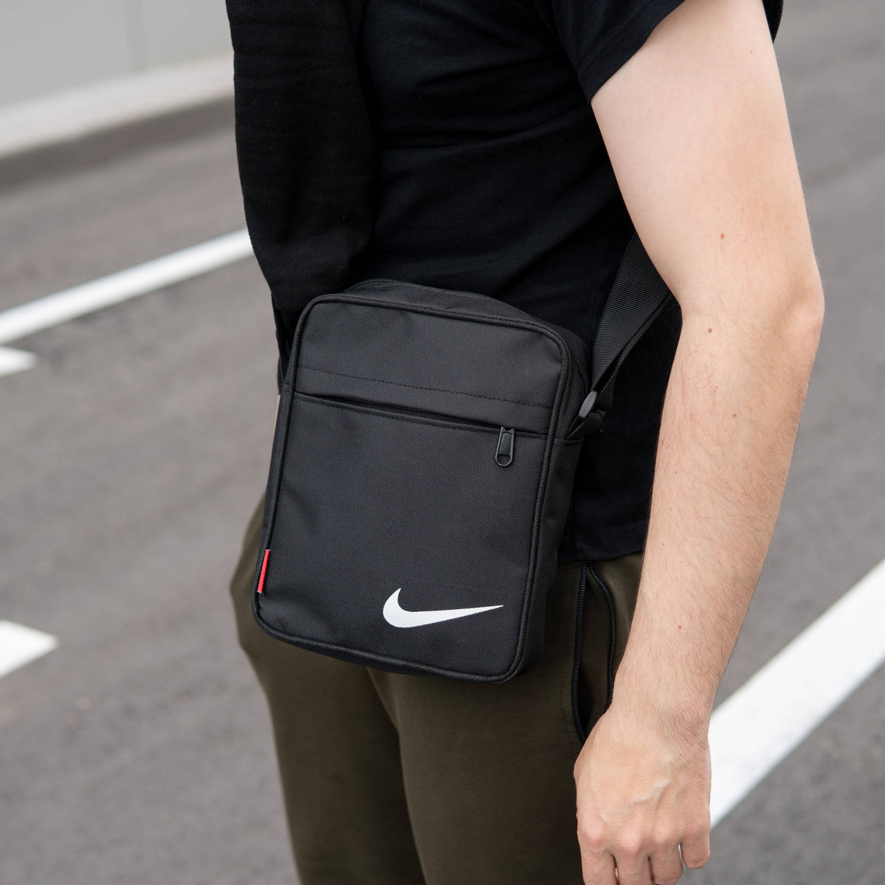 

Сумка мессенджер мужская черная из ткани через плечо NIKE RED, Черный