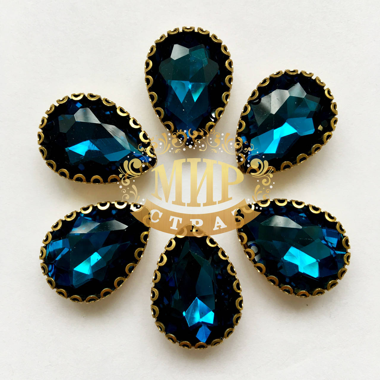 

Капли в цапах ажурных золотого цвета Размер 13х18 Blue Zircon