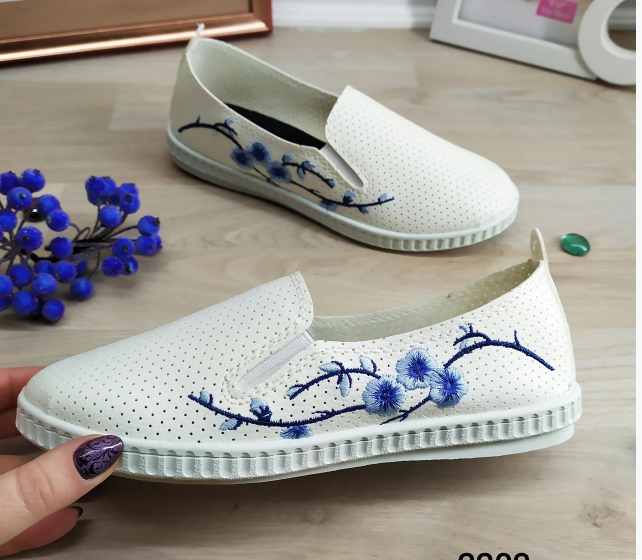 

Женские белые мокасины, слипоны с вышивкой. Перфорированные, дышащие. Украина. 37