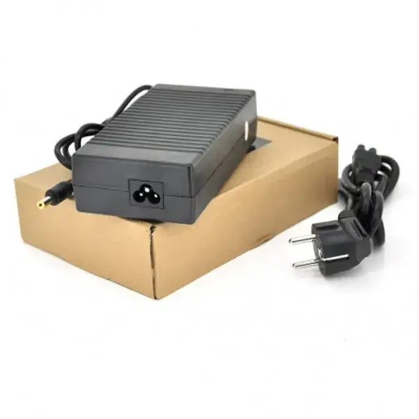 

Блок питания для ноутбука Merlion LAC135/19-5.5 * 2.5/01890 (ACER 19V 135W 7,1 A, 5.5*2.5)