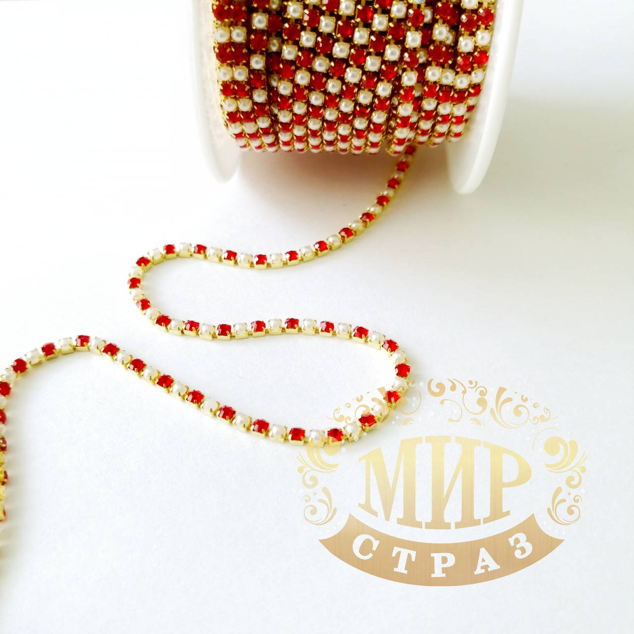 

Стразовая цепочка, цвет Lt Siam+White Pearl , ss6 (2mm), металл золото, 1м, Белый