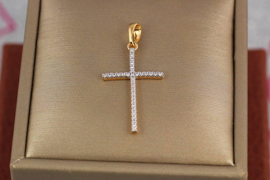 

Крестик Xuping Jewelry тонкий ровные края 2.7 см с фианитами с родием золотистый