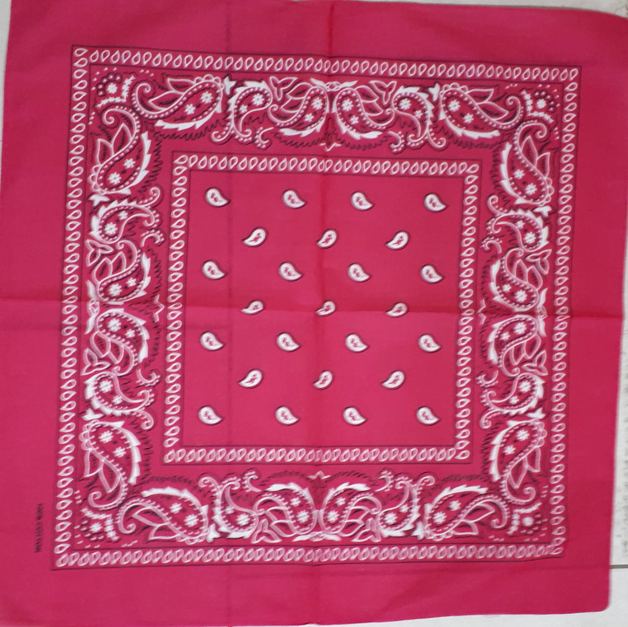 

Бандана классмка малинового цвета, Малиновый