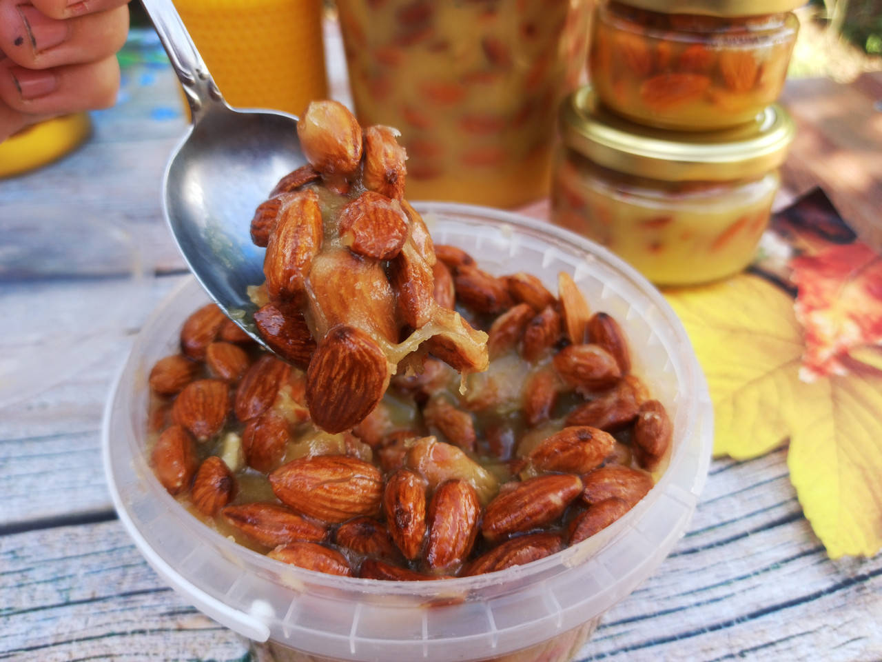 

Мед подсолнуха с миндалем 0,5 л (600 грам)