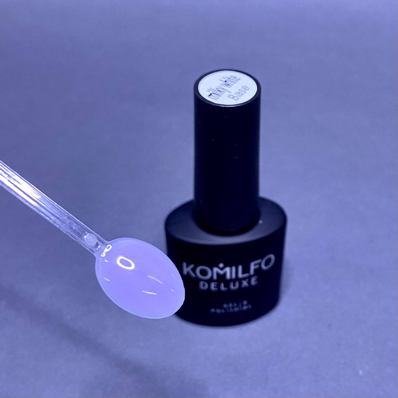 

База белая каучуковая для ногтей Komilfo Milky White Base, 8 мл