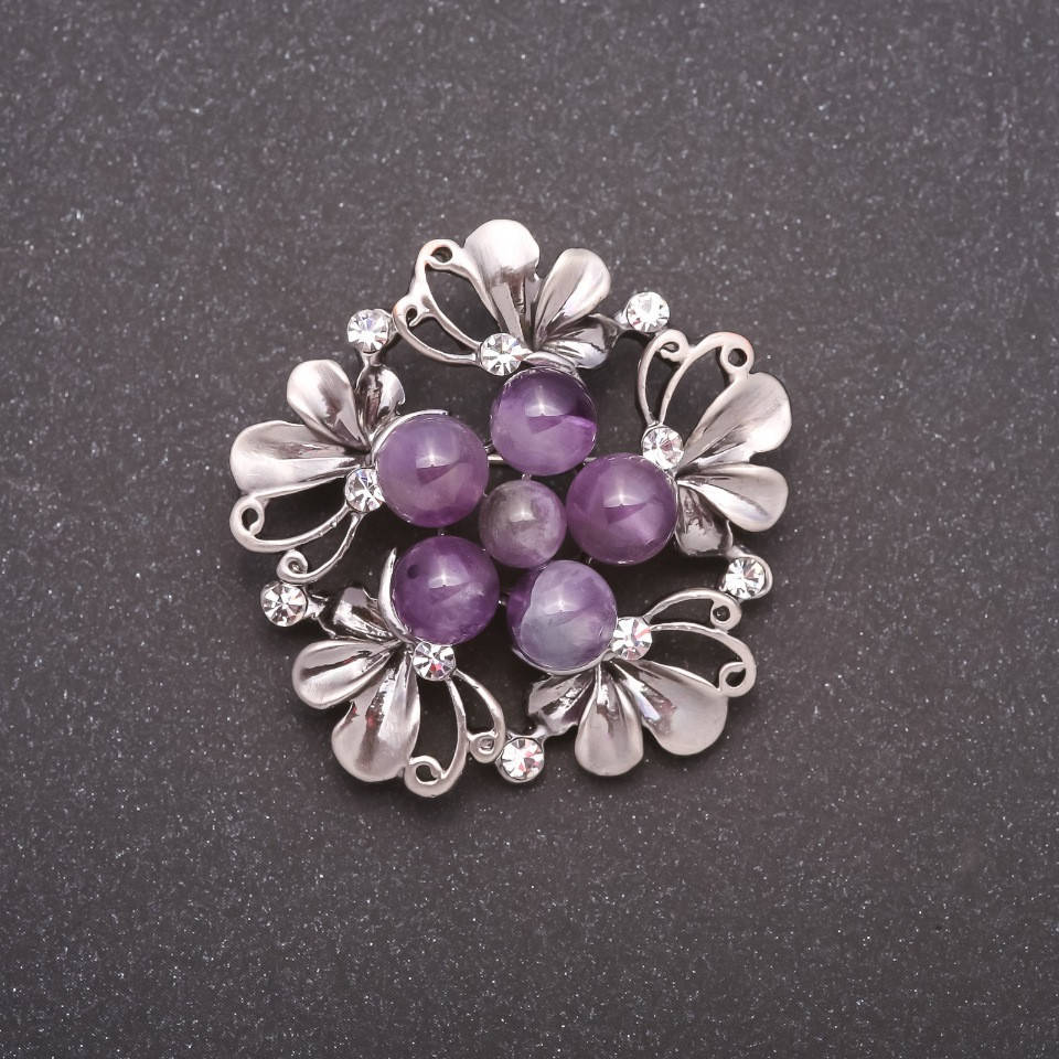 

Брошь с натуральным камнем Аметист Бутоньерка цвет металла серый 40мм