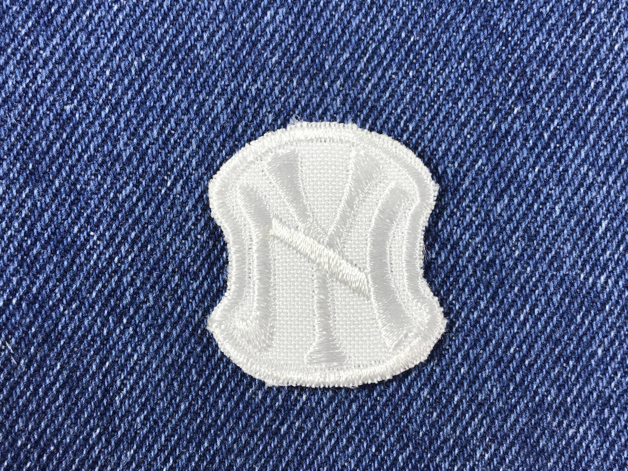 

Нашивка New York цвет белый 29x35 мм