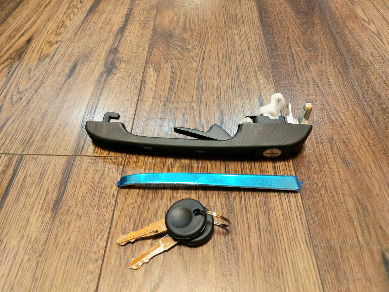 

Ручка двери наружная Audi 80 B2 / 90 B2 (08.1978 - 08.1986)