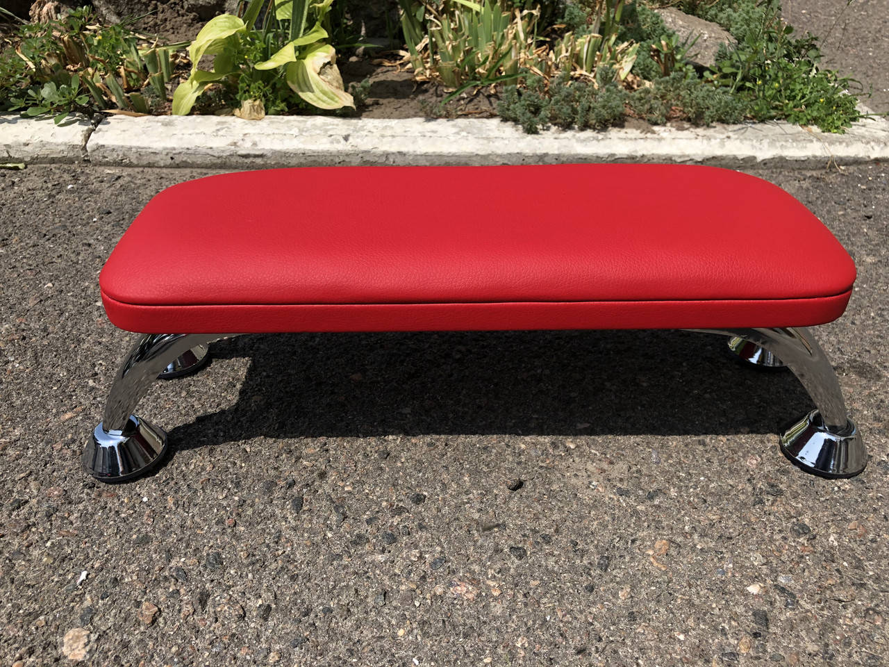 

Подставка для маникюра (подлокотник) на металлических ножках красная, Красный