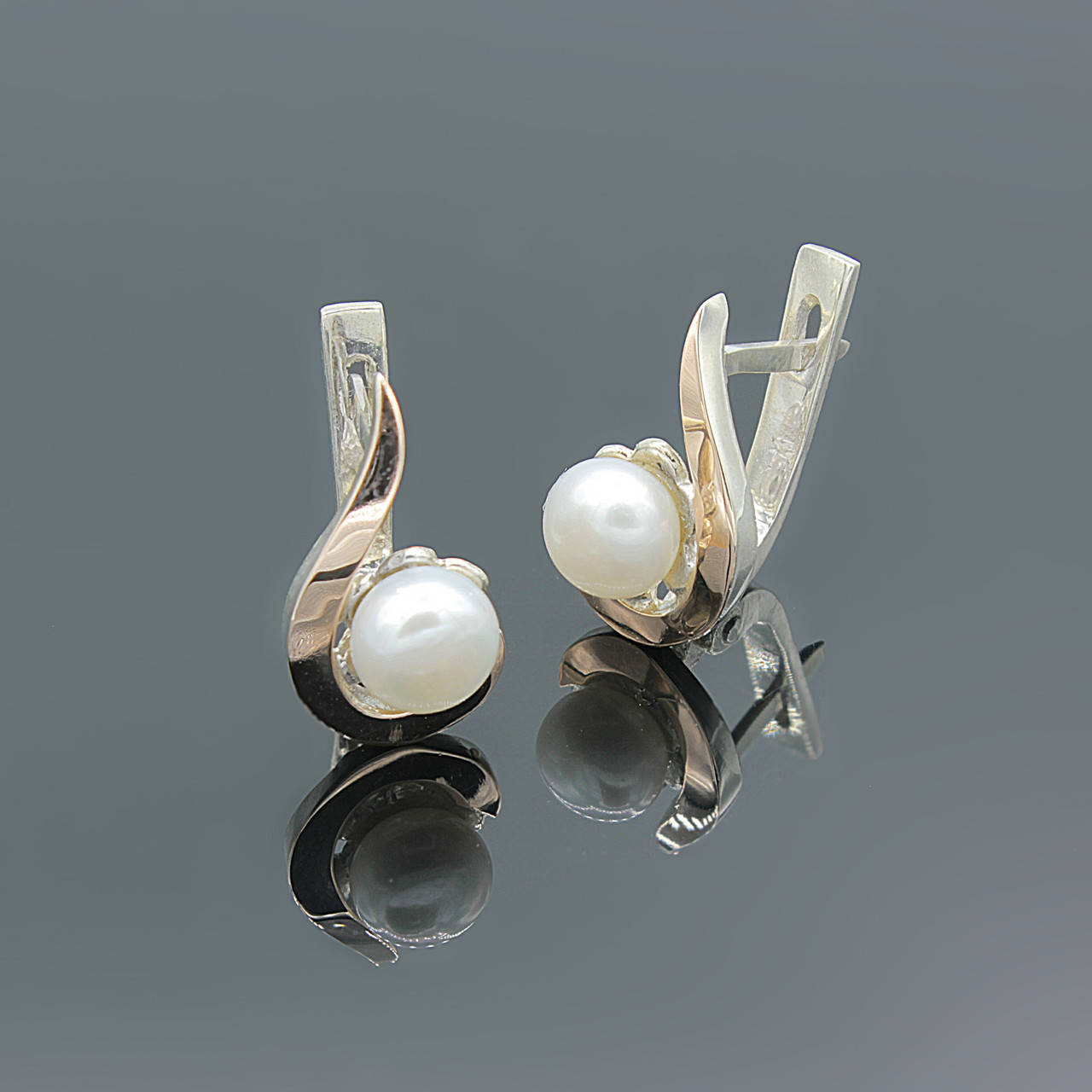 

Серебряные серьги с золотыми вставками и жемчугом Загадка