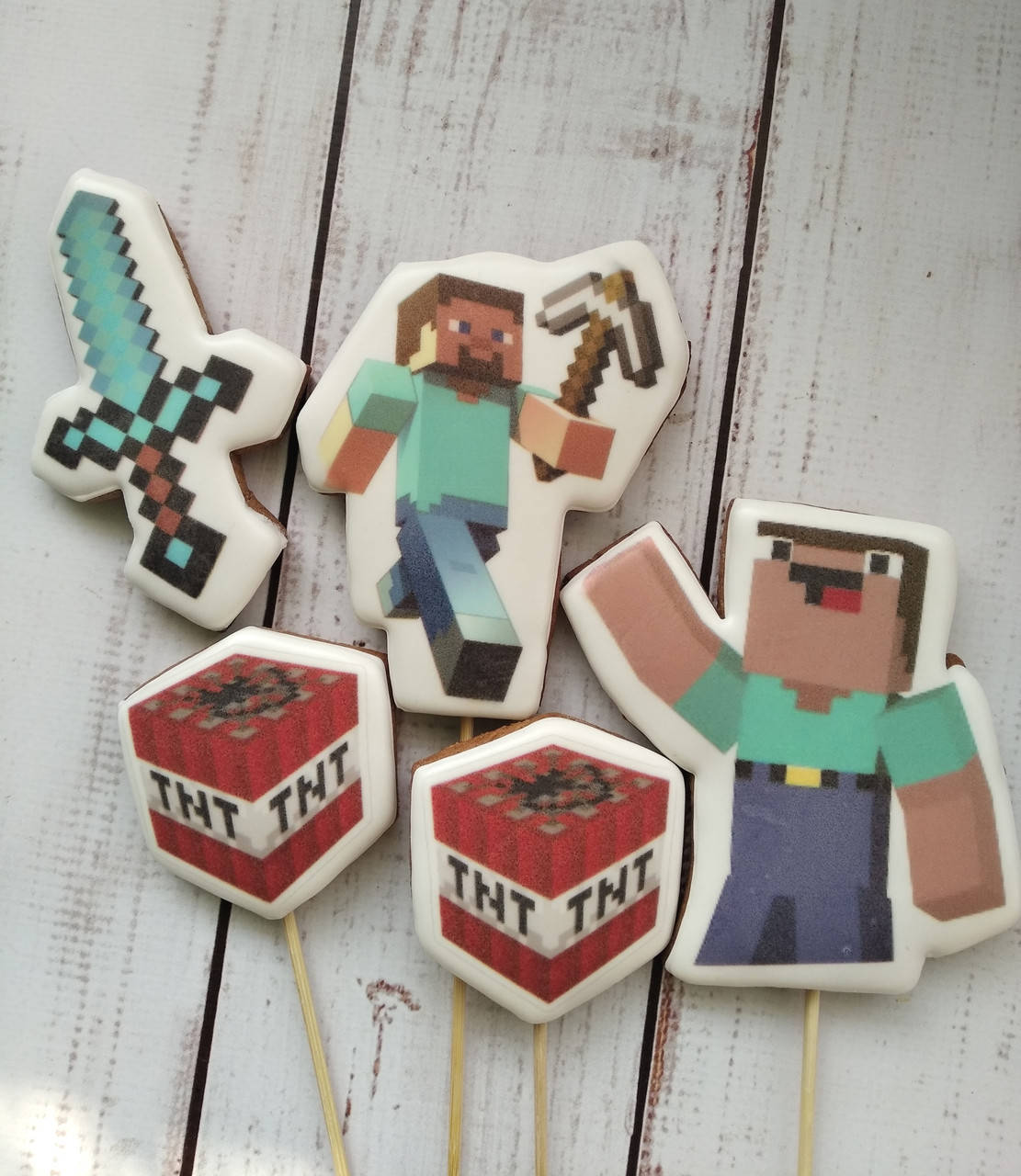 

Имбирно-медовые пряники, пряники в торт, съедобные фигурки майнкрафт