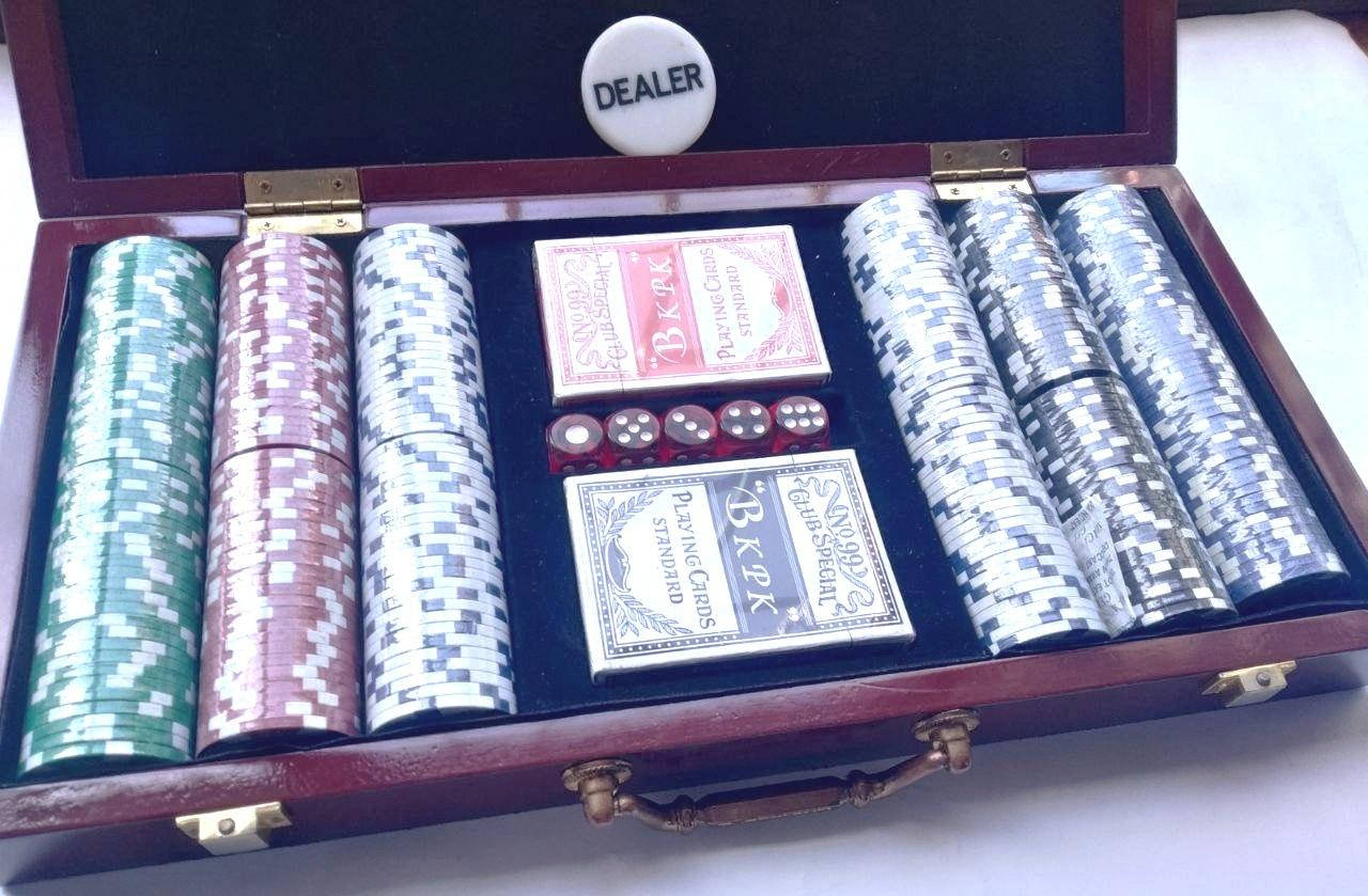 

Покер набор на 300 фишек в деревянном кейсе