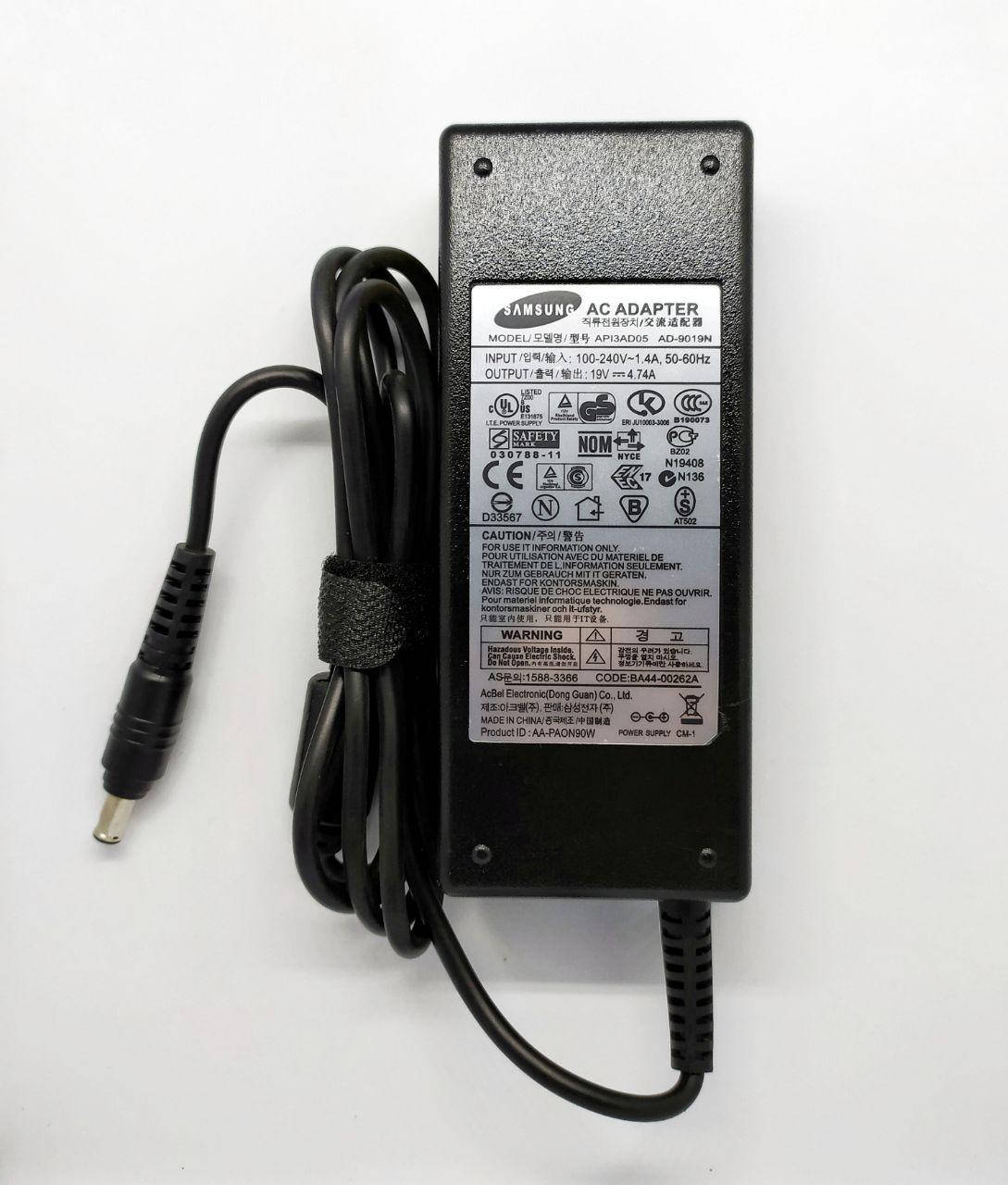 

Блок питания для ноутбука Samsung 19V 4.74A 90W (DC 5.5*3.0)