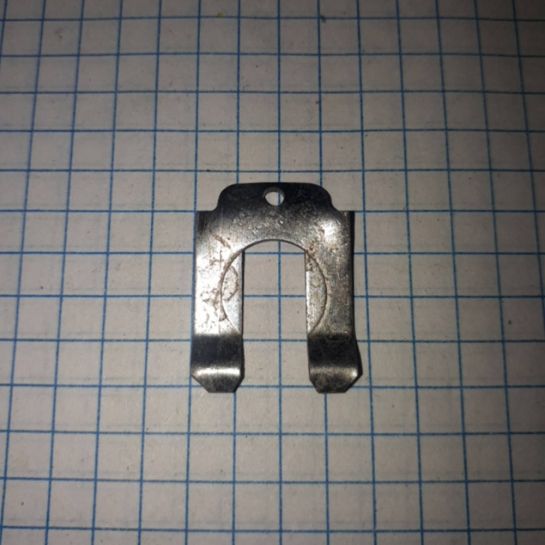 

Скоба фиксатор троса подсоса ВАЗ 2101 2102 2103 2104 2105 2106 2107 Нива Тайга 2121 21213