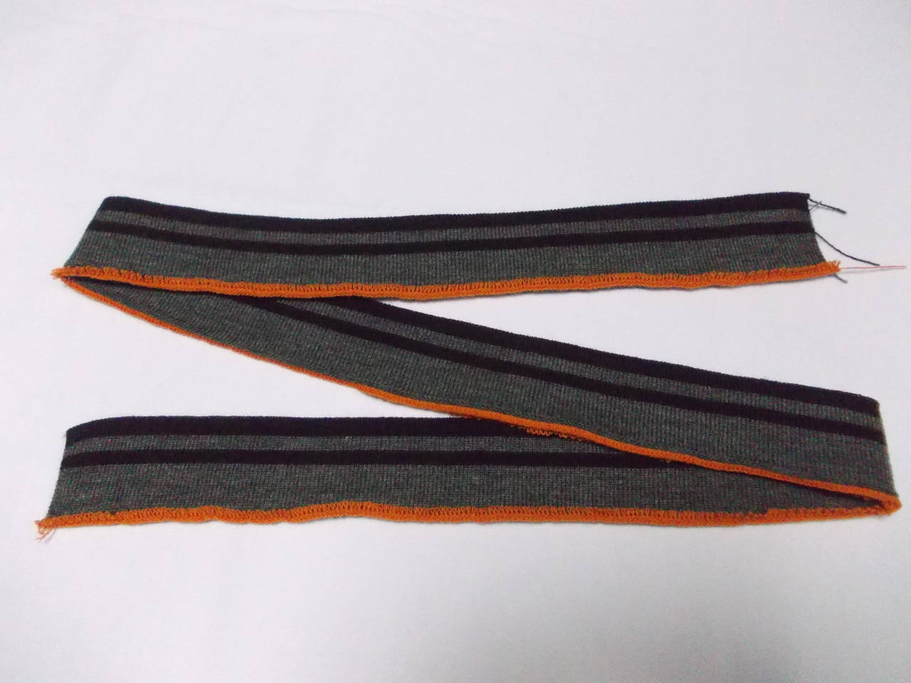 

Резинка манжетная одинарная 4 см (т. серый с 2 - мя черными полосами) (арт. 20116)