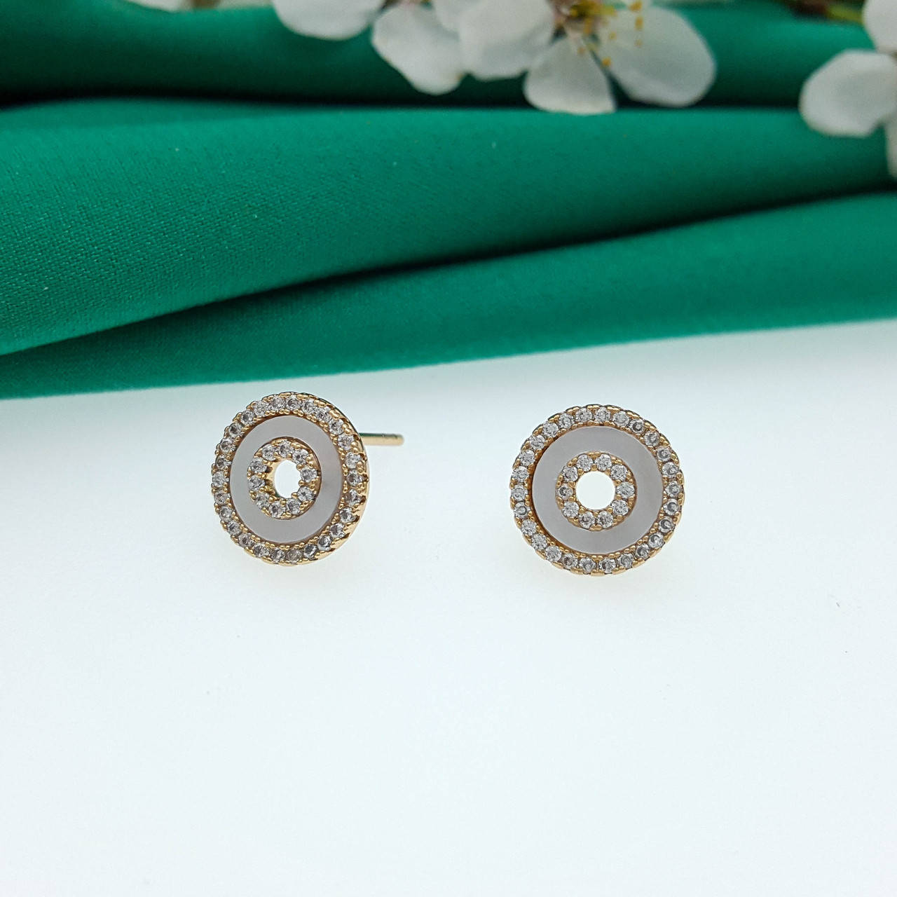 

Серьги гвоздики, "Круг с Перламутром" вставка цирконий, медзолото Xuping ,18К