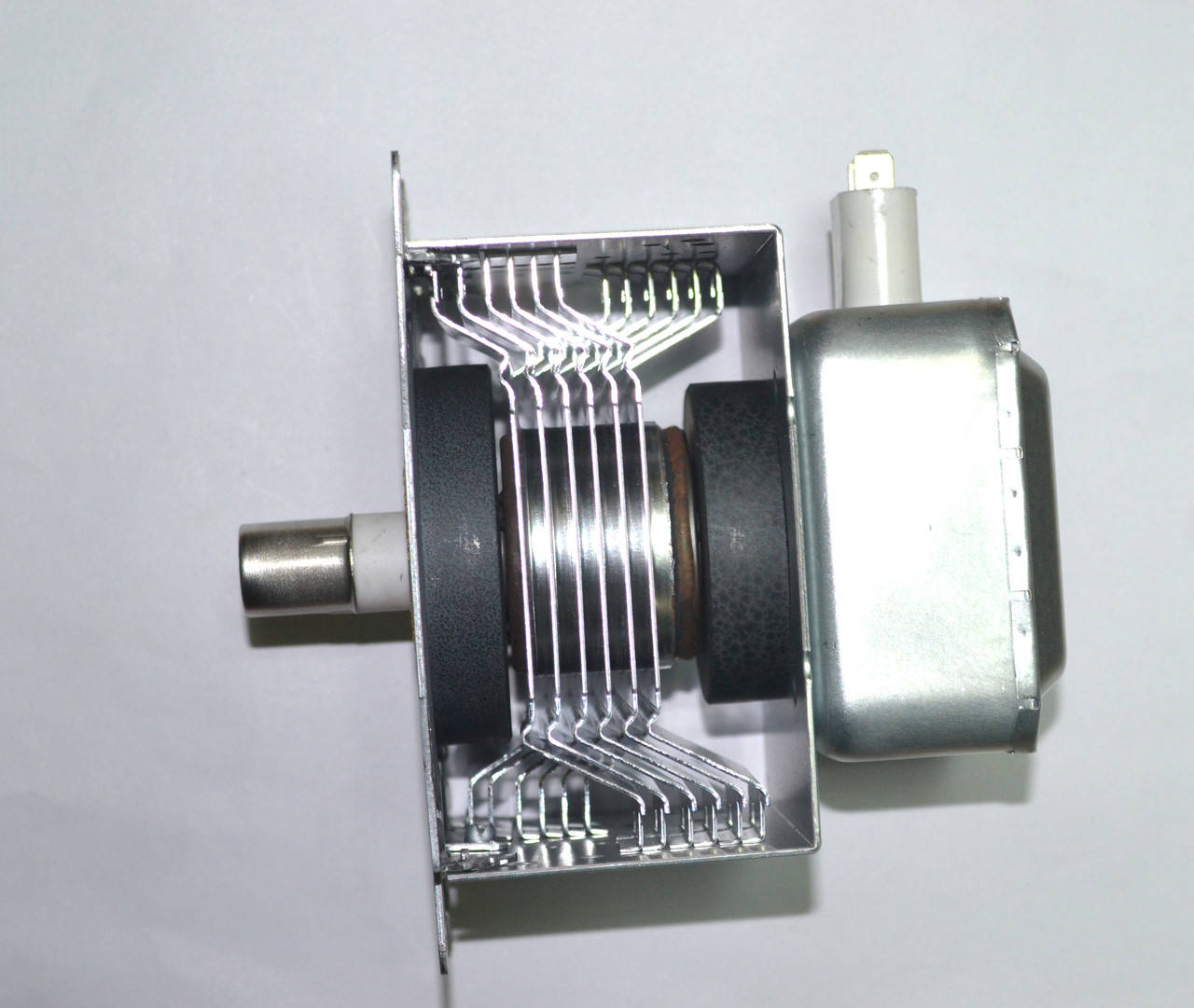 

Магнетрон для микроволновки Samsung OM75P(31) (неоригинал,шестигранный колпачок)