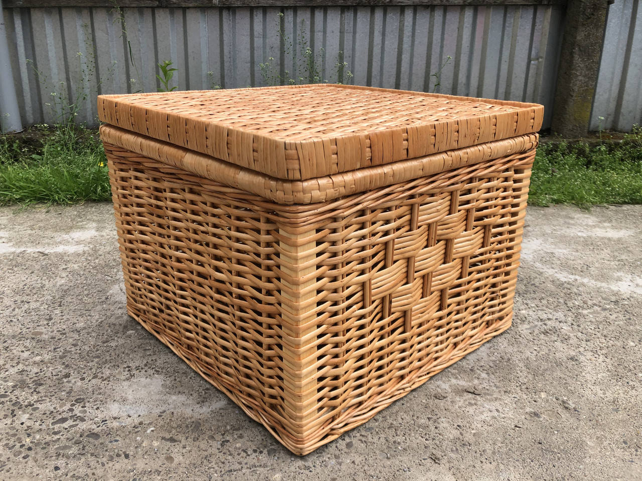 

Ящик плетений із лози для зберігання речей. 40х40 вис.30 см. Корзина для пікніка.