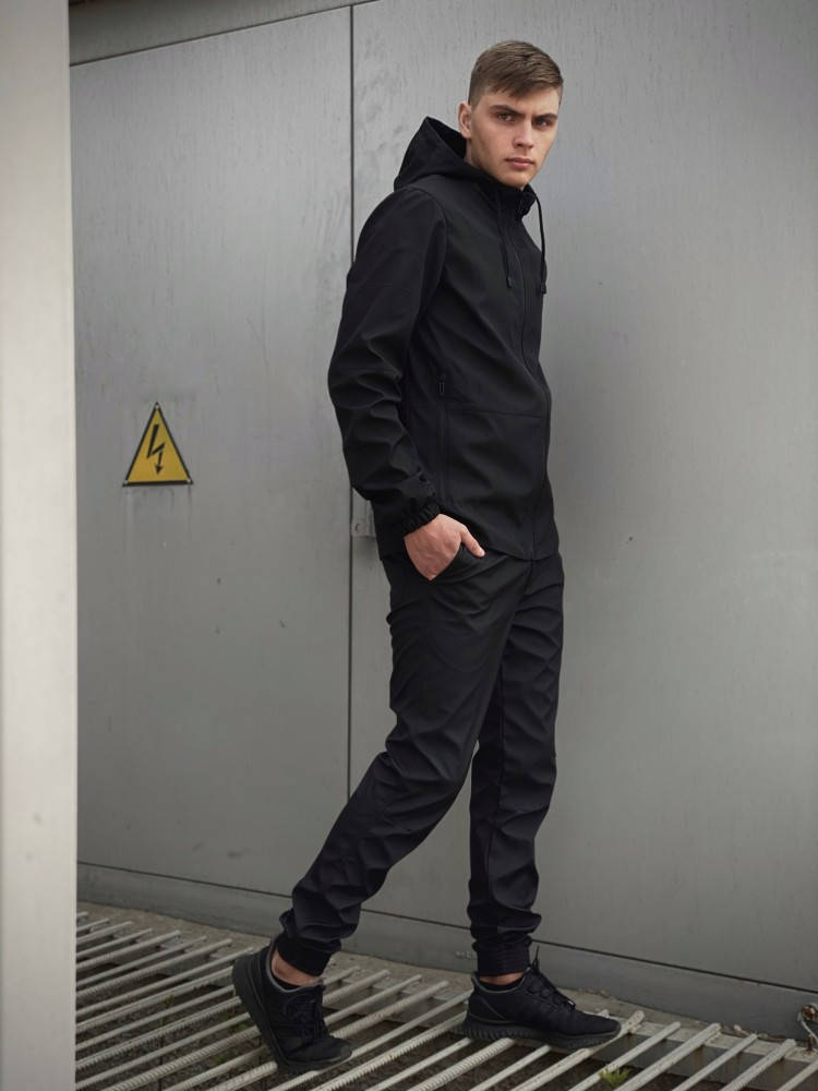 

Костюм спортивный мужской черный софтшел | костюм мужской брюки-карго и куртка