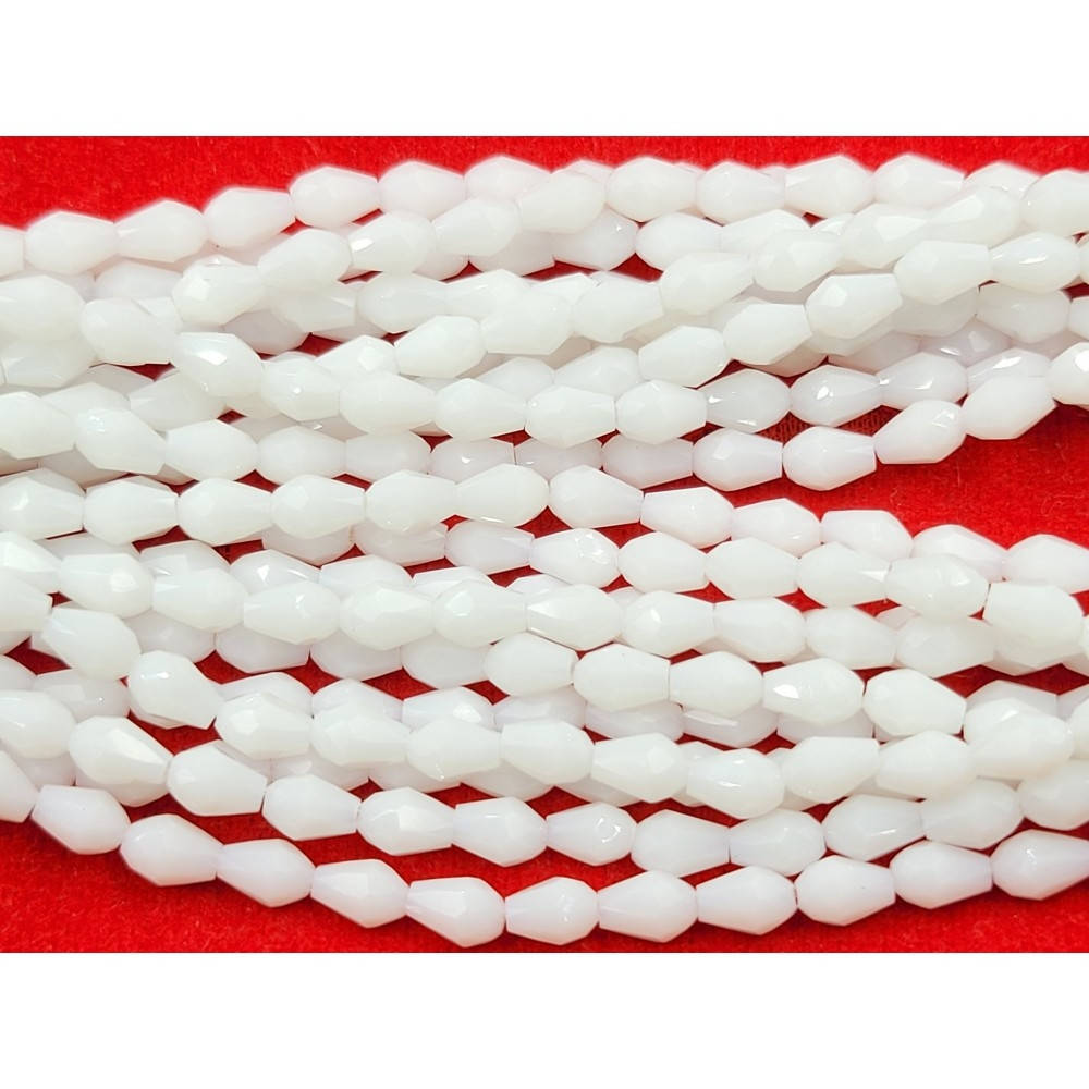 

Капля (Хрустальные бусины). Размер 4*6. В уп 70 шт. Цвет - белый матовый