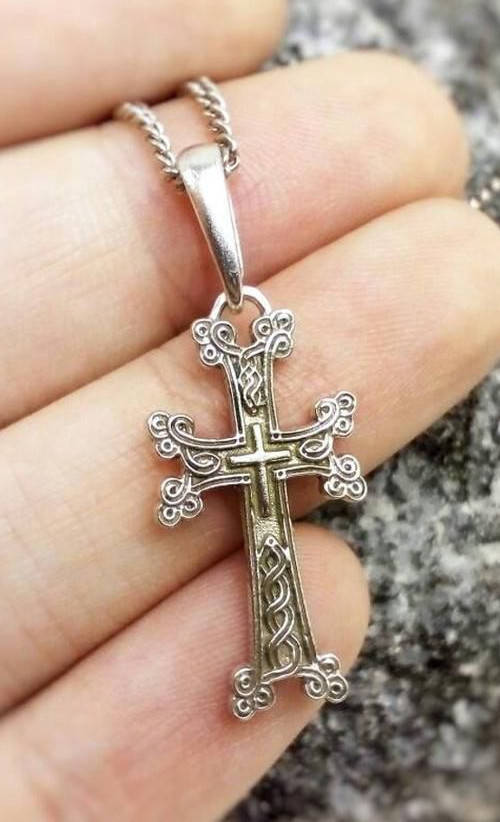 

Армянский крестик серебрянный.