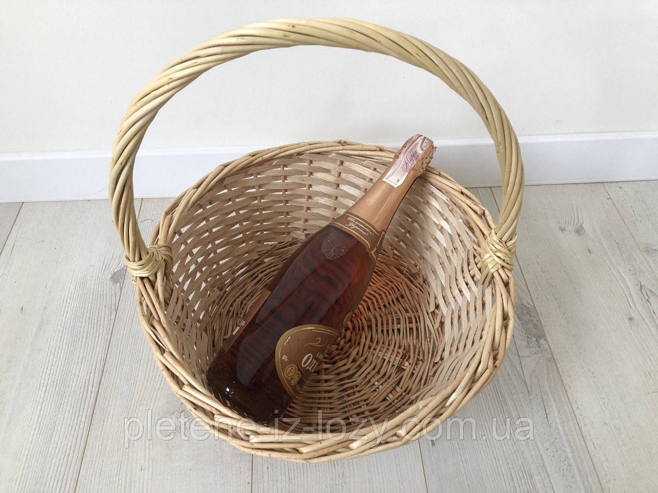 

Плетена подарункова корзина кругла із лози «Подарочна»