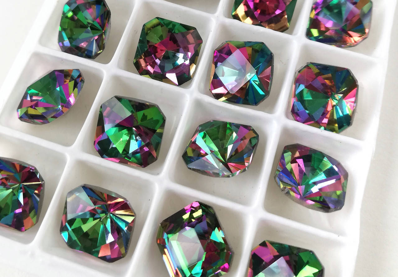 

Кристали Квадрат 10*10 мм БЕЗ ЦАПІВ Колір Райдужний