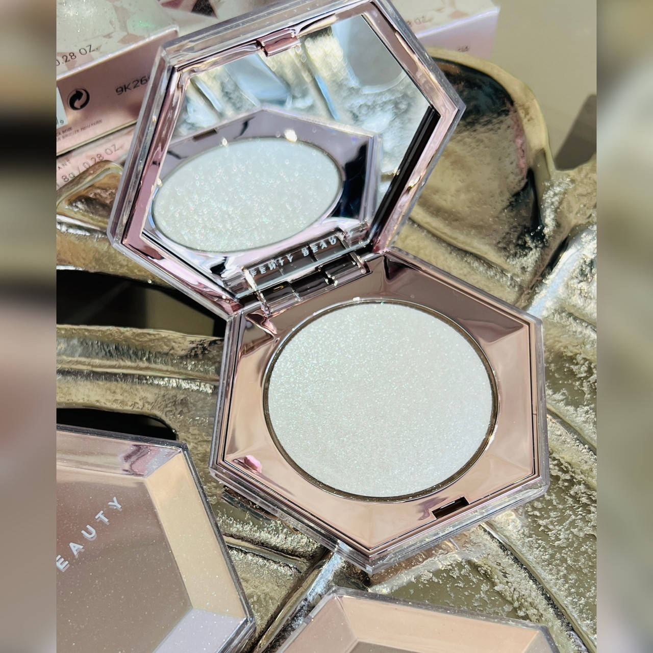 

Хайлайтер для лица Fenty Beauty By Rihanna Diamond Bomb All-Over Veil 8 g