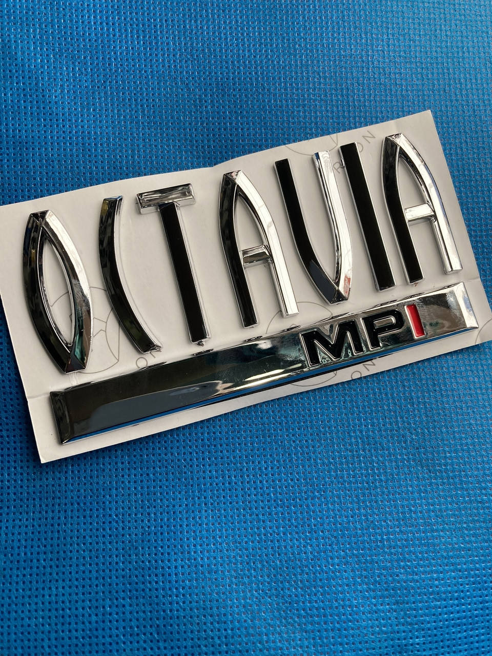 

Надпись OCTAVIA TOUR