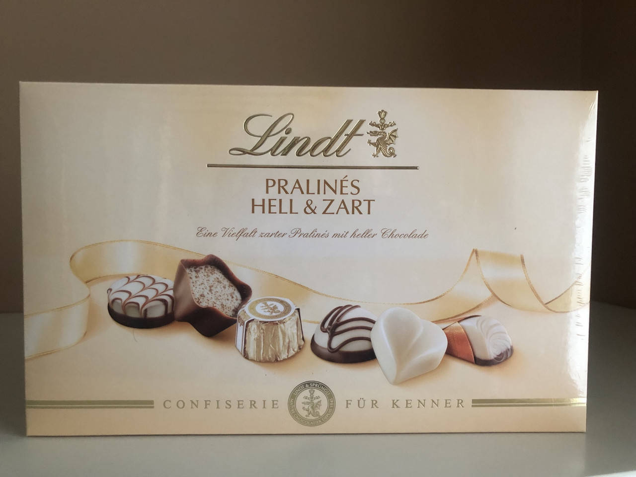 

Конфеты Lindt Pralines Hell & Zart 200г. Швейцарія.