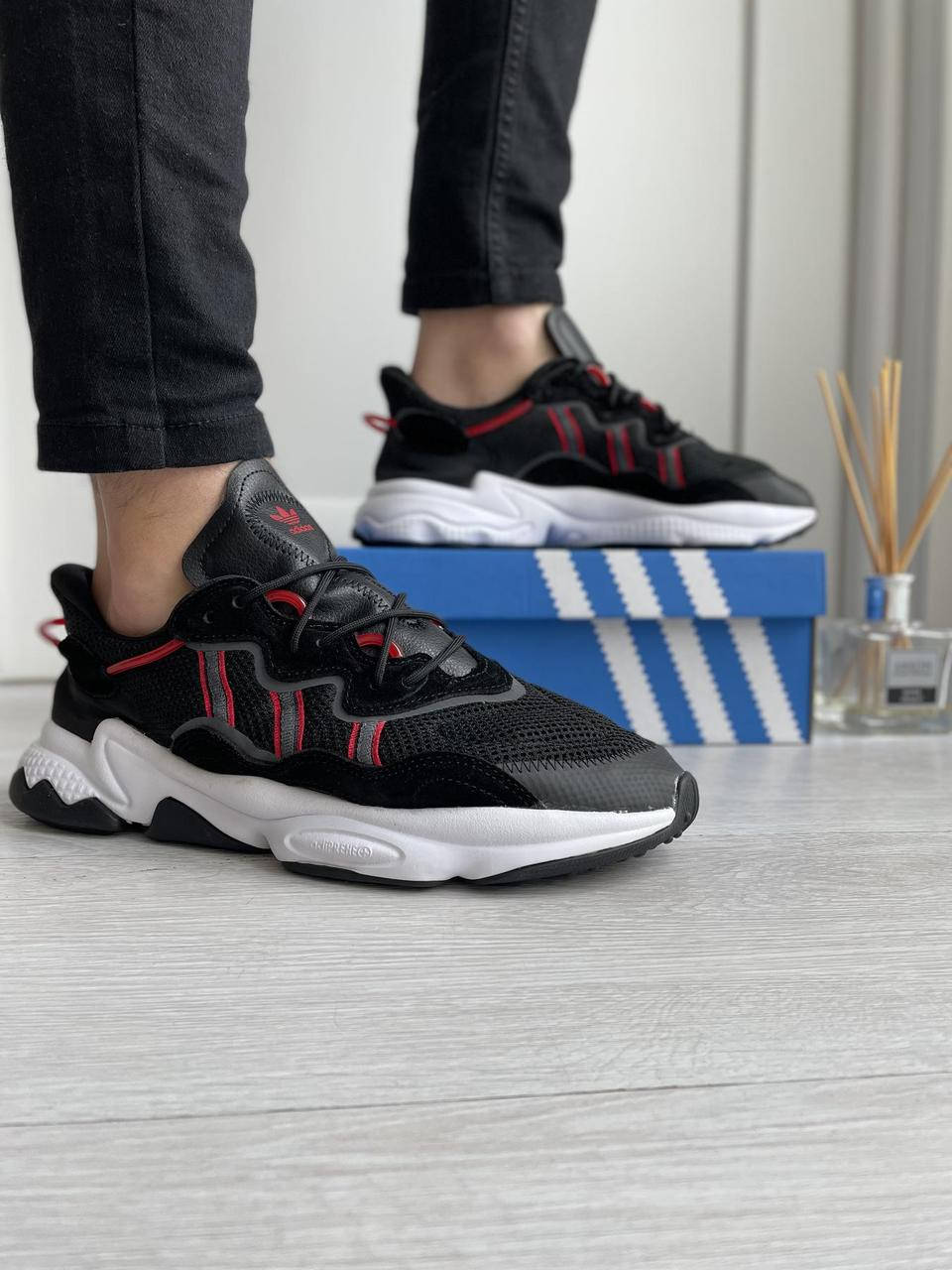

Кроссовки Adidas Ozweego (чёрные с красными полосками)