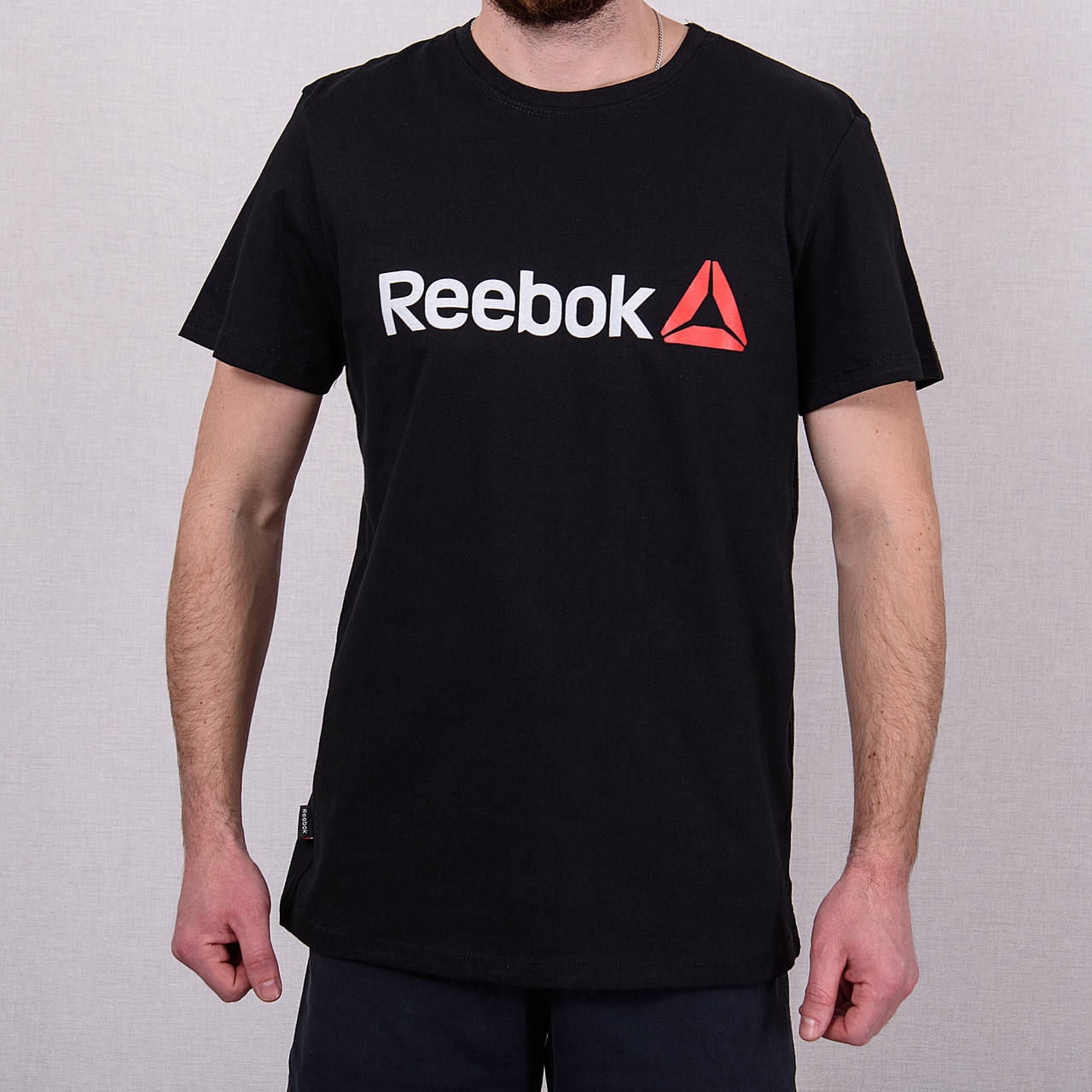 

Чоловіча спортивна футболка Reebok, чорного кольору