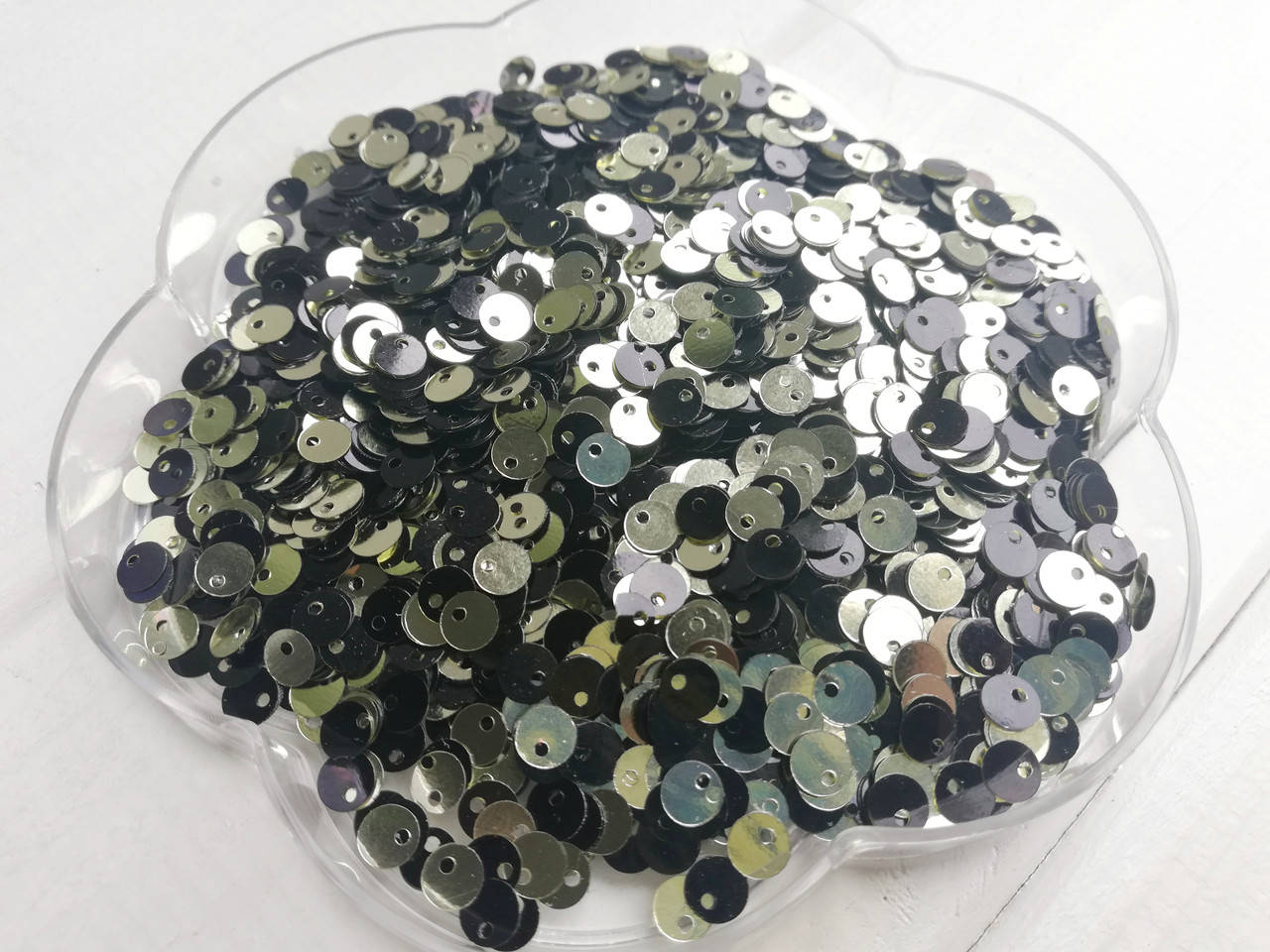 

Паєтки 5 мм з отвором збоку 5 г Pale Gold and Black Color(двосторонні) Індія