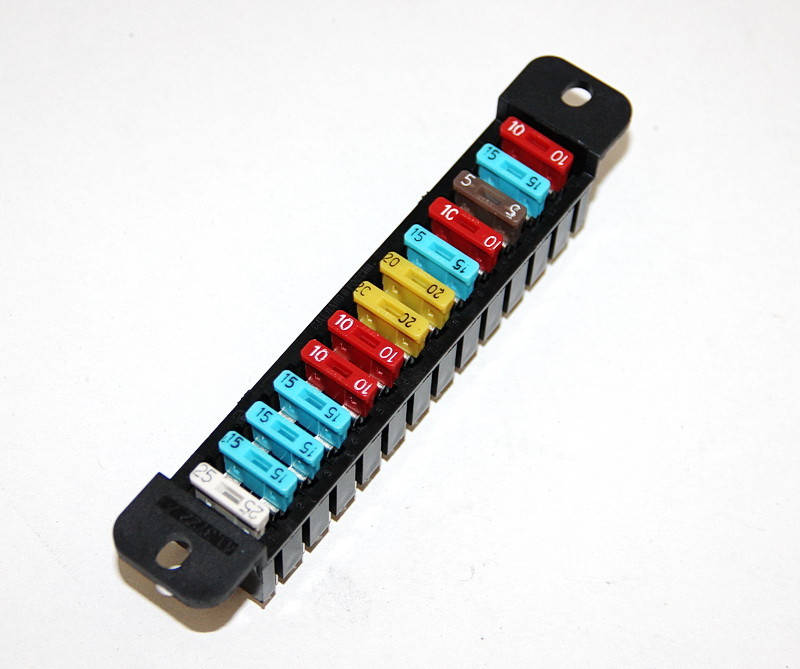 

Блок предохранителей 2103-06, 3302, 2217, 2705, 31105, 3110 нового образца Евро (13 предохранителей)