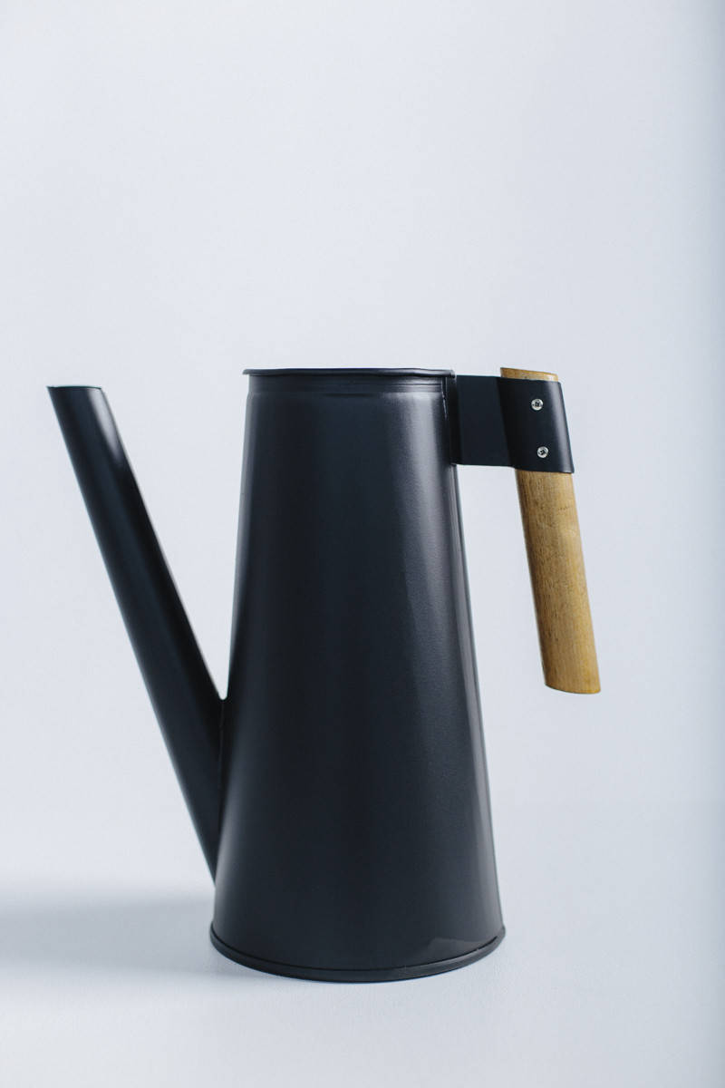 

Лейка для цветов черная 3л. Поливалка для цветов черная 3л.