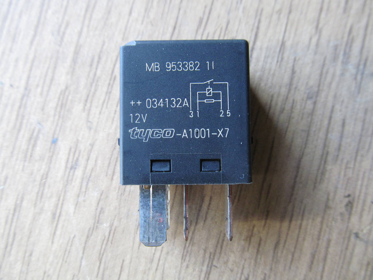

Реле MB953382 вольво в40 volvo v40 s40 mitsubishi carisma 12V TYGO-A1001-X7 / 1996-2004