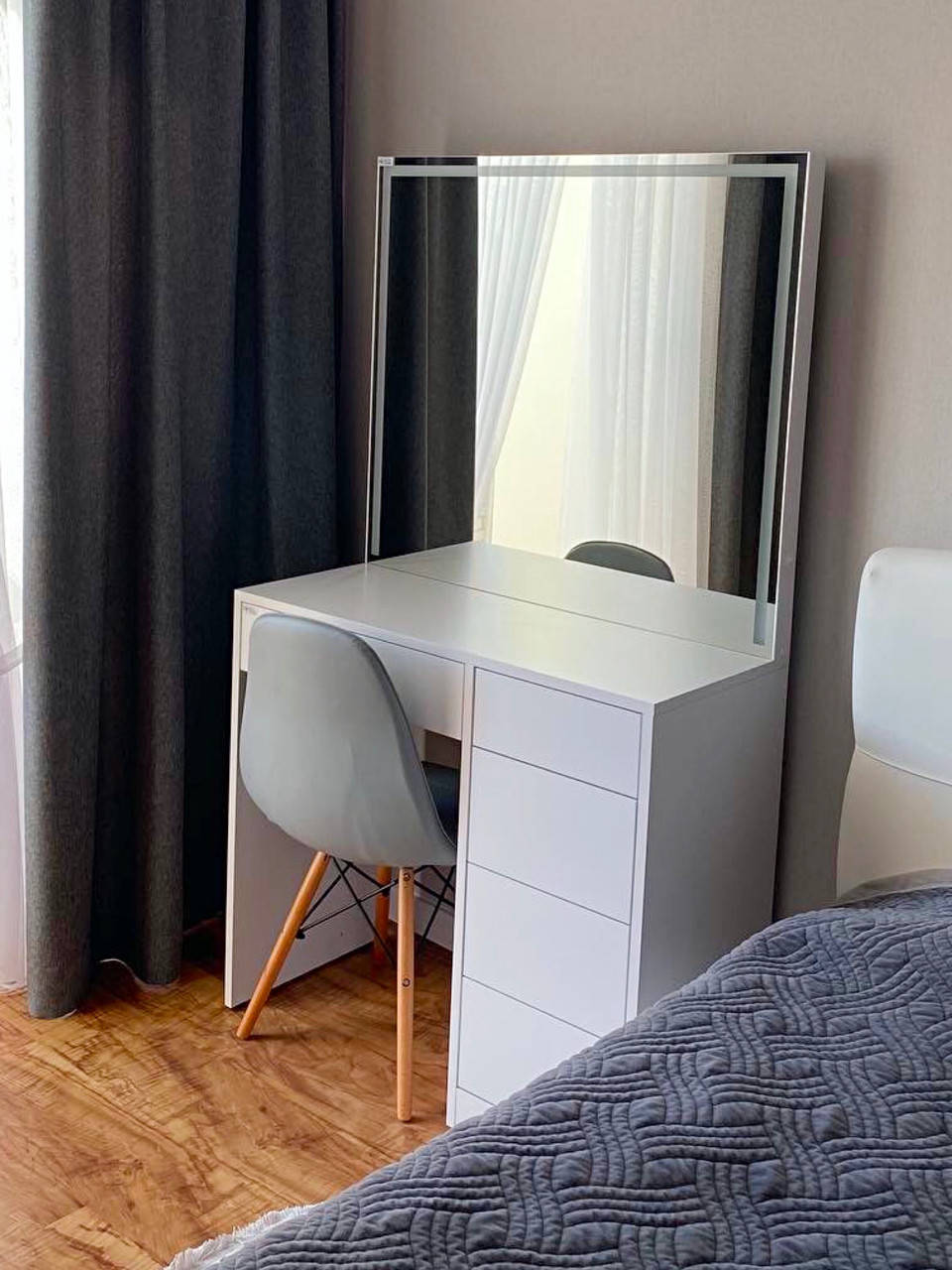 

Туалетный столик Box Standart с зеркалом и LED подсветкой