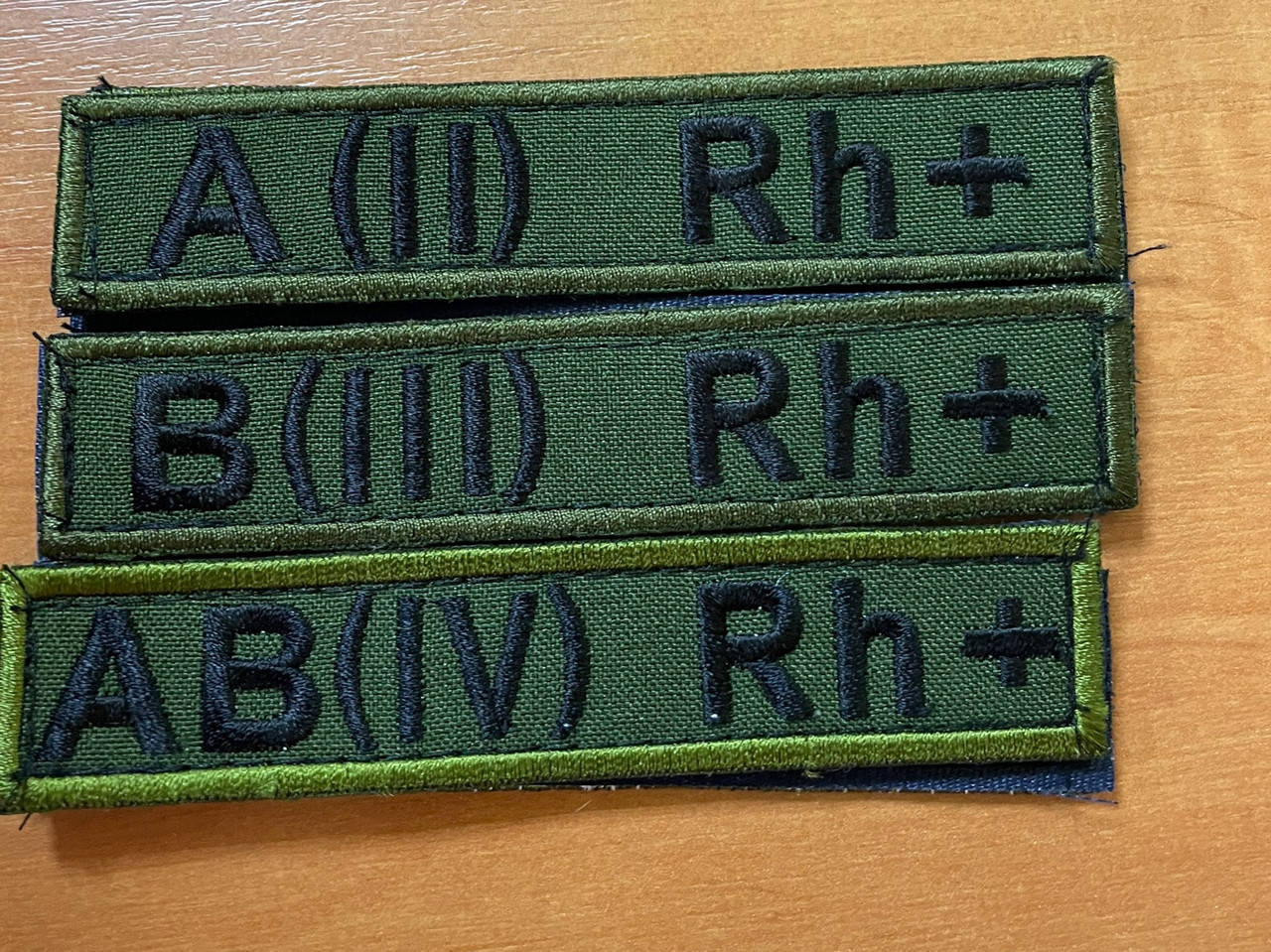 

Шеврон группа крови (1+) хаки 12*2,5 см