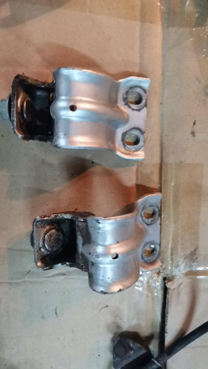 

Skoda Octavia 1u2 1u5 Петля двери задней багажной 1U0827299 VAG